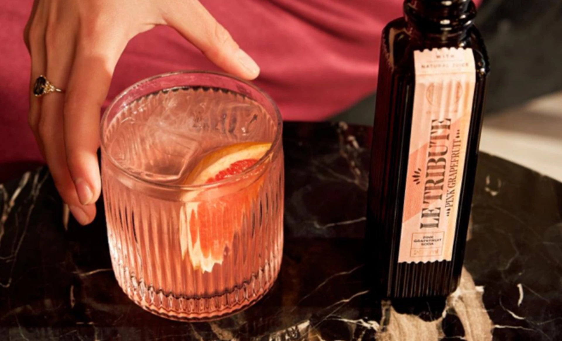 Le Tribute Pink Grapefruit im Glas